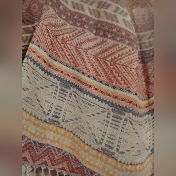 Do everything in love, cover shawl - Picture 3 of 4